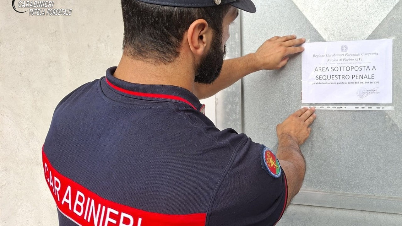 Montoro, inquinamento fiume Sarno: denunciata la titolare di una società