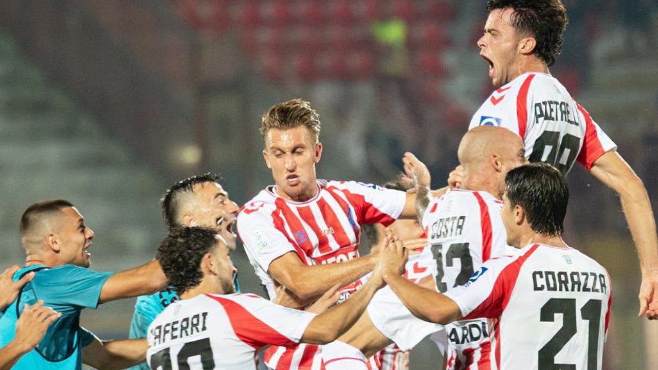 Il Vicenza ribalta il Catanzaro e vince per 3-2: decide Morra all'89' 