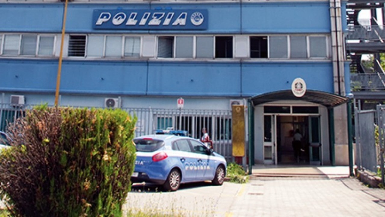 Avellino, gi&ugrave; dal secondo piano: muore 66enne 