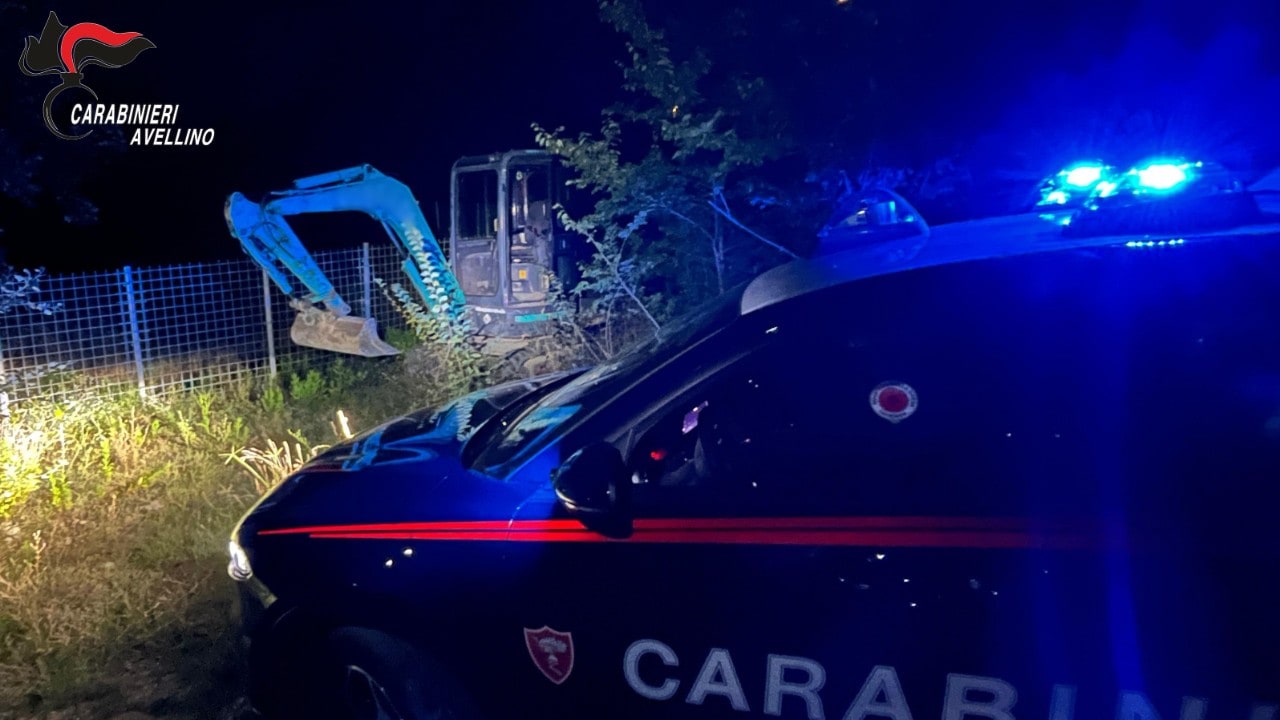 Venticano, i Carabinieri sventano furto di un escavatore