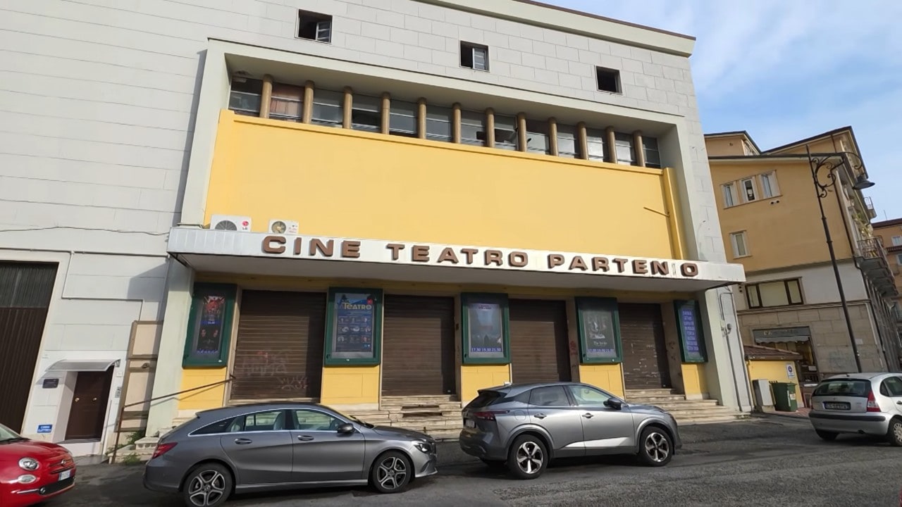 Il sindaco Pizza chiude il Cineteatro Partenio: "Edificio in uno stato di fatiscenza e degrado"
