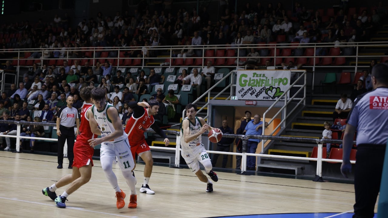 Scandone Avellino, debutto amaro: Chiusi passa al PalaDelMauro