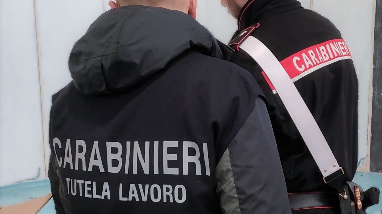 Prata Principato Ultra, precipita dal tetto di un capannone: muore 56enne operaio salernitano