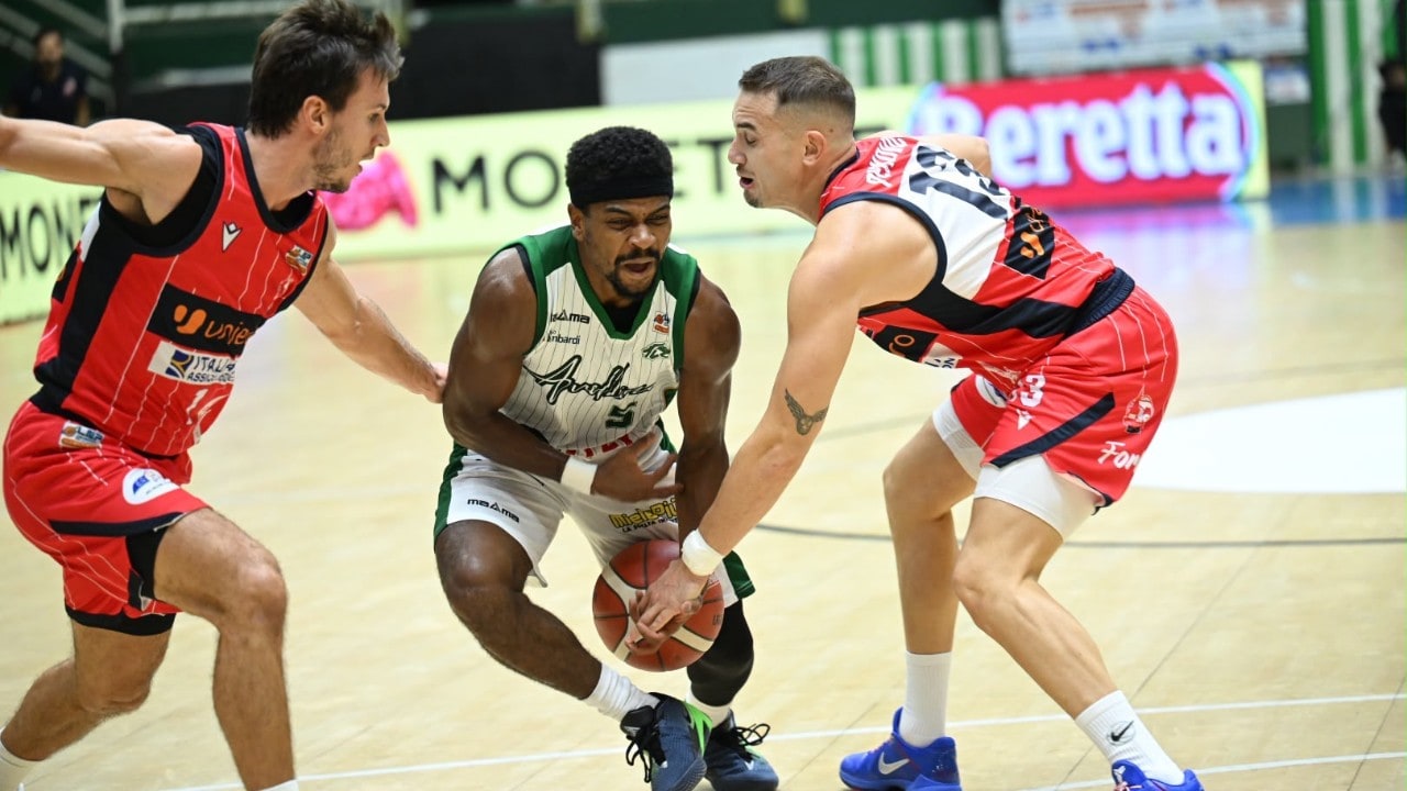 L'Halley Campania Avellino Basket cala il tris: Forl&igrave; piegata per 94-81