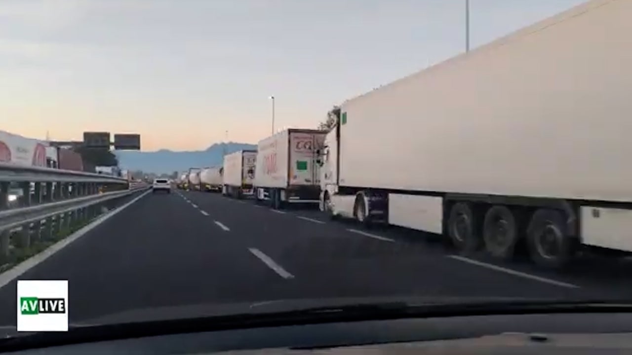Protesta autotrasportatori in Irpinia: presidi fino al 27 ottobre, si rischia la paralisi