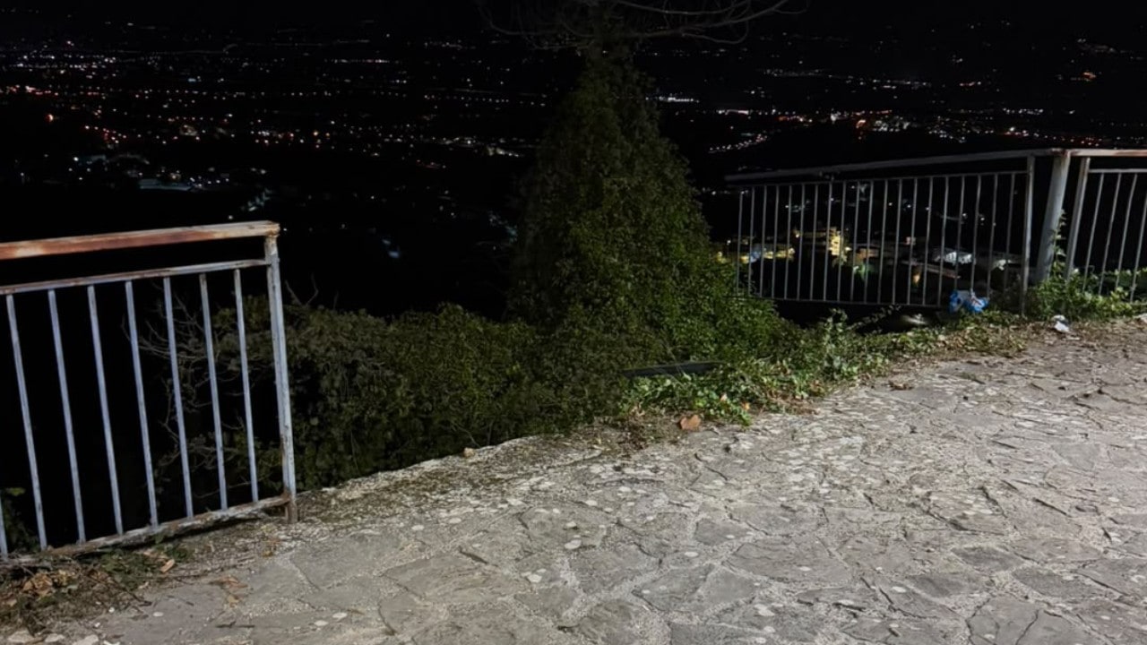 Auto con 5 minori a bordo finisce nella scarpata a Montemiletto: vivi per miracolo