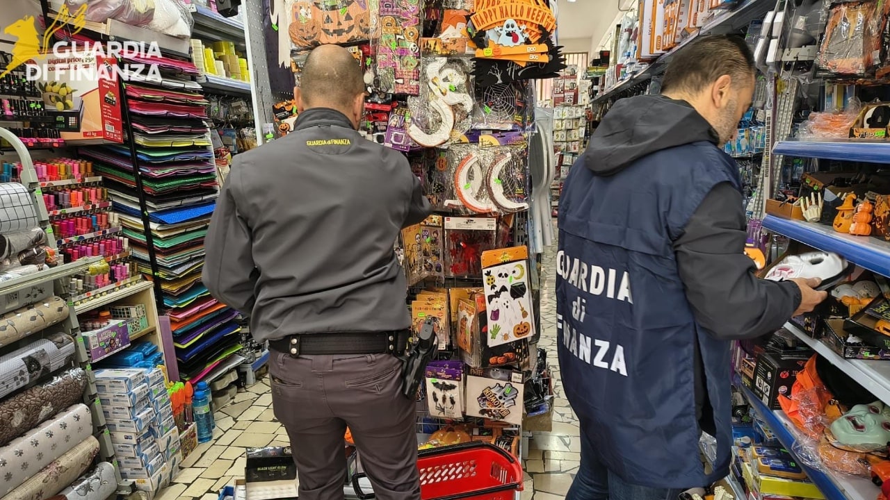 Halloween, la Guardia di Finanza sequestra 40mila articoli non sicuri
